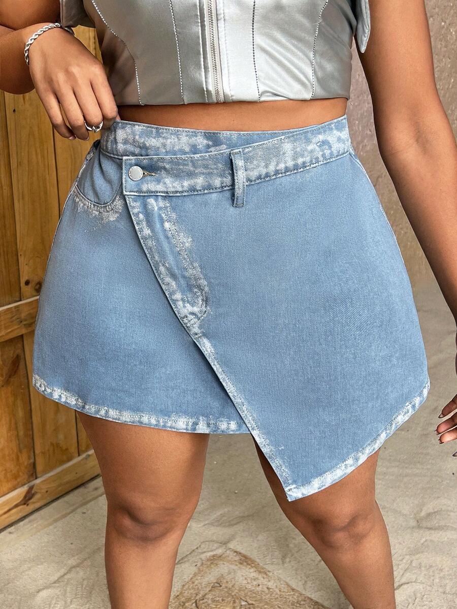 SHEIN SXY 高腰金屬感加大碼迷你牛仔裙,不對稱裙擺設計 - 彩色 - 查看 1