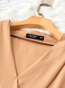 SHEIN LUNE 大尺碼女士純色百摺蝙蝠袖襯衫 - 卡其色 - 查看 5