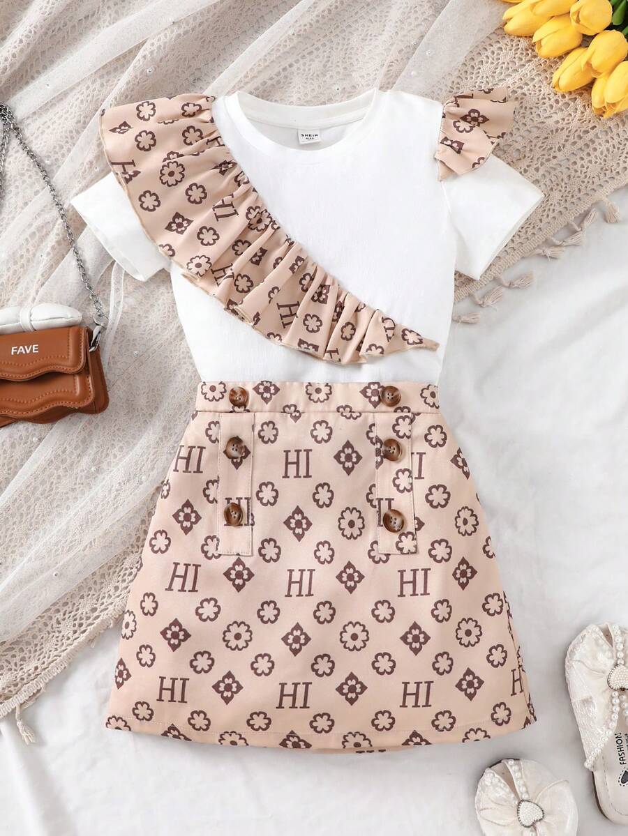 SHEIN 少女拼色短袖t卹荷葉邊字母細節加扣裝飾a字裙兩件套 - 卡其色 - 查看 1