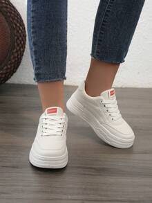 2024春/夏 個性化極簡主義女款運動休閒鞋,白皮面料,圓頭,厚底增高,防磨耐用 - 米色 - 查看 5