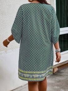 SHEIN Holidaya 大尺碼幾何圖案捲袖連衣裙 - 墨綠色 - 查看 2