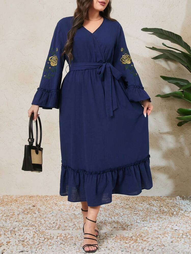 Plus Size Women's Floral Embroidered Flared Sleeve Arabian Dress