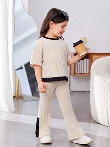 SHEIN Young Girl Loose Cute Color-Block Round Neck Short Sleeve T-Shirt And Flare Pants Set With Split Hem