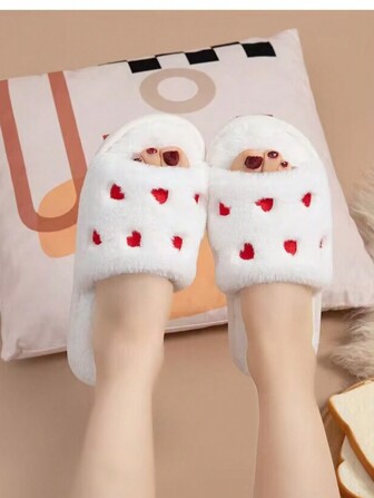 秋冬女士心形刺绣家居拖鞋，可爱毛绒露趾一脚蹬保暖拖鞋，适合室内外穿着，白色