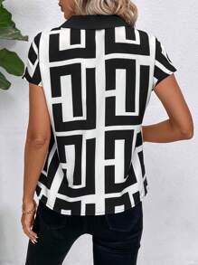 SHEIN Clasi Áo nữ mùa hè dáng rộng, họa tiết hình học, tay cánh dơi, cổ bẻ phối màu, thích hợp cho Ngày của Mẹ. - trắng - Xem 2