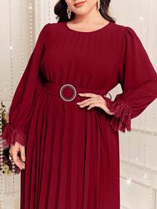 Modelyn Váy xếp ly tay bèo nhún ren màu trơn cỡ lớn màu đỏ tía - Màu Đỏ Sâu - Xem 5