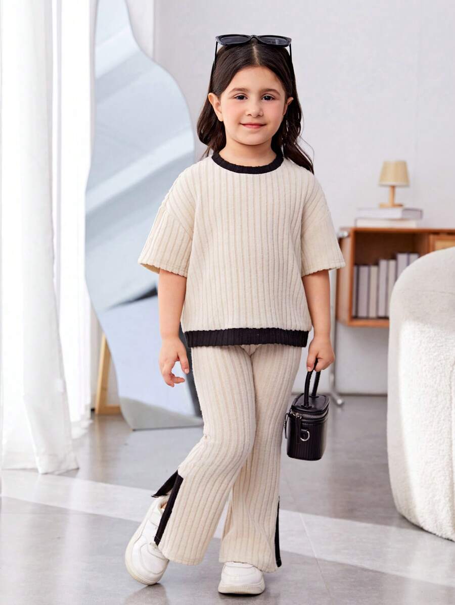 SHEIN Young Girl Loose Cute Color-Block Round Neck Short Sleeve T-Shirt And Flare Pants Set With Split Hem