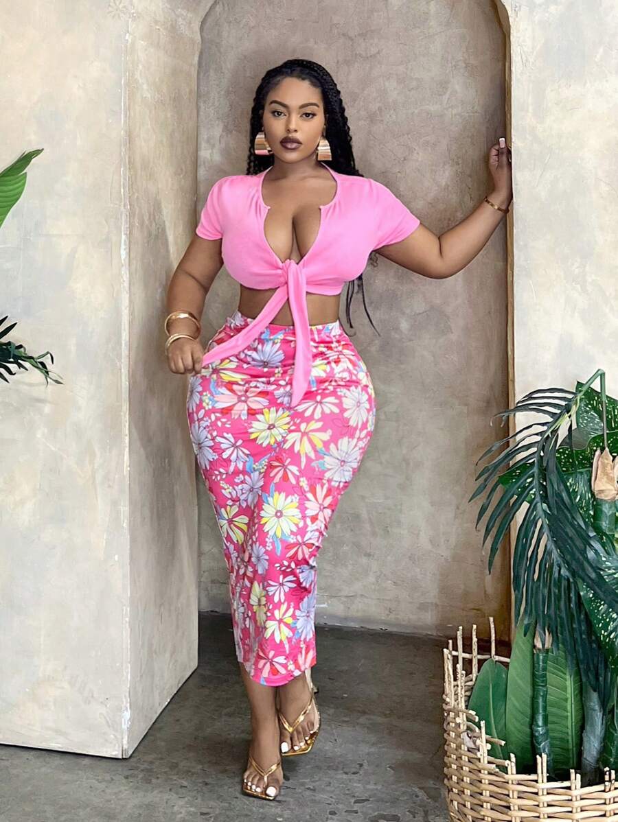 Slaydiva Bộ đồ nghỉ mát mùa hè cỡ lớn cho nữ, áo crop top buộc nơ phía trước màu hồng và chân váy midi in hoa - Hồng - Xem 1