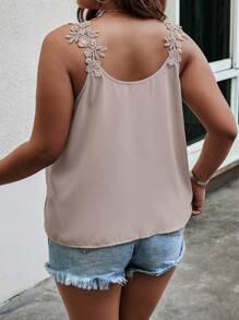 SHEIN Clasi Áo hai dây Plus Size Đề can màu trơn Giải trí - Màu be - Xem 2