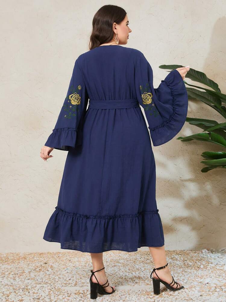 Plus Size Women's Floral Embroidered Flared Sleeve Arabian Dress