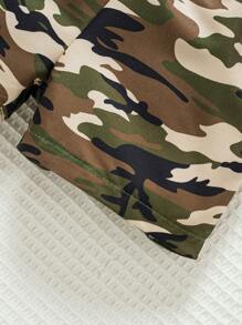 SHEIN Playful Pals Mono Casual Con Capucha Con Estampado De Camuflaje De Manga Corta Y Cintura Elástica Con Cremallera Para Niñas Bebés, Para Camping Al Aire Libre