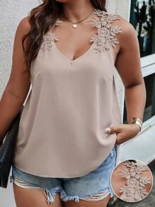 SHEIN Clasi Áo hai dây Plus Size Đề can màu trơn Giải trí - Màu be - Xem 1