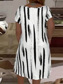 EMERY ROSE Plus Size Printed V-Neck Dress With Brush Strokes Patters, Summer - Black and White - View 2