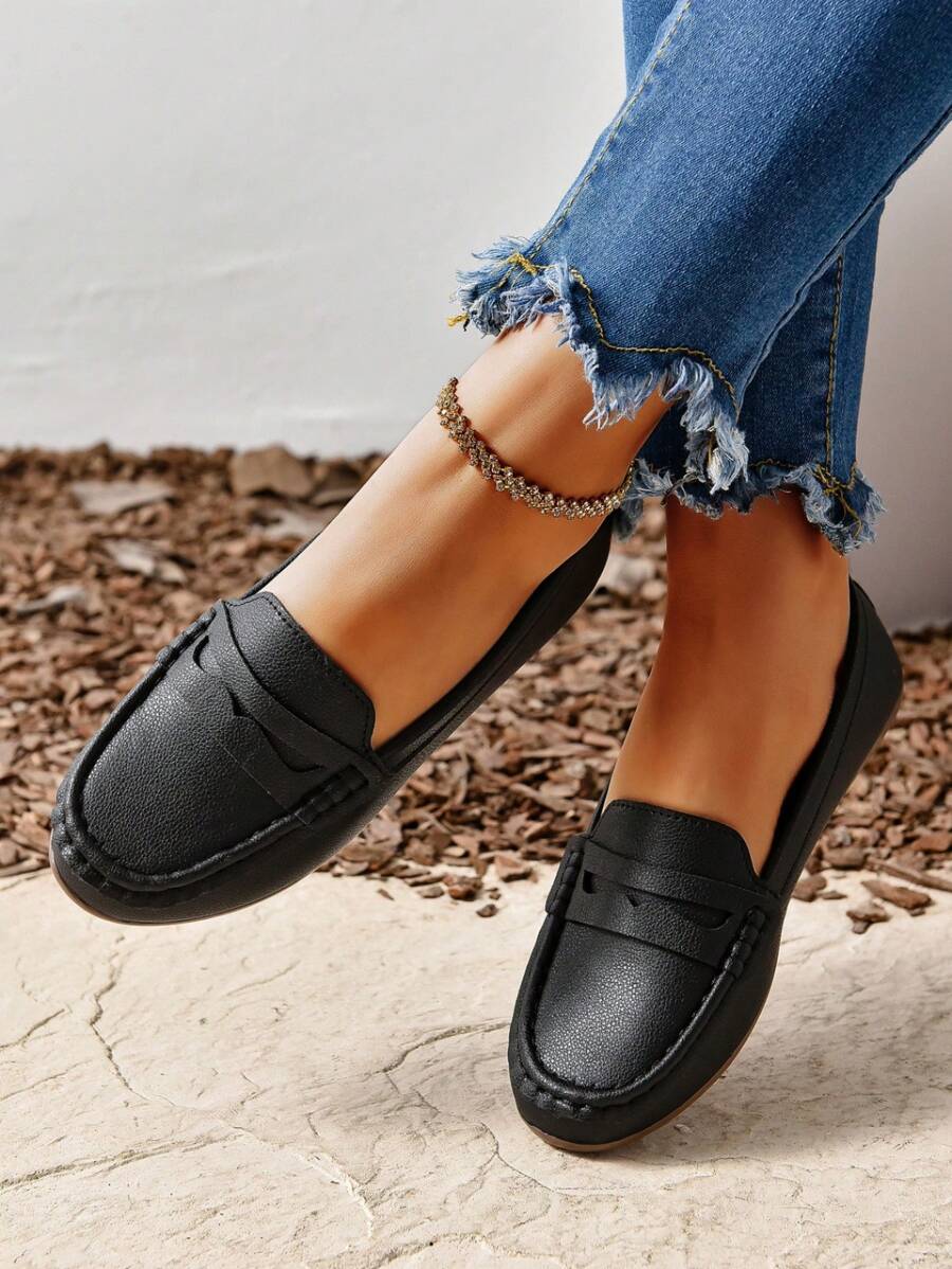 Teenagers' Round Toe Slip-On Flat Shoes - Black - View 1
