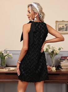 Aveloria Schultertragebogen strukturiertes Midikleid - Schwarz - Übersicht 2