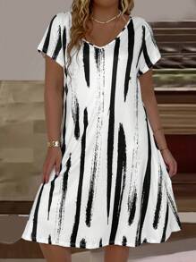 EMERY ROSE Plus Size Printed V-Neck Dress With Brush Strokes Patters, Summer - Black and White - View 4