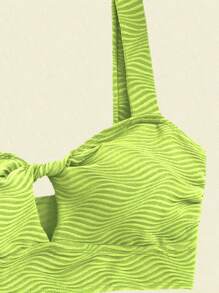 SHEIN Swim Women's Solid Color Textured Twist Cutout Bikini Top Summer - Green - View 3