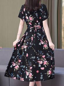 新款花卉印花超大圆领短袖休闲女式夏季连衣裙