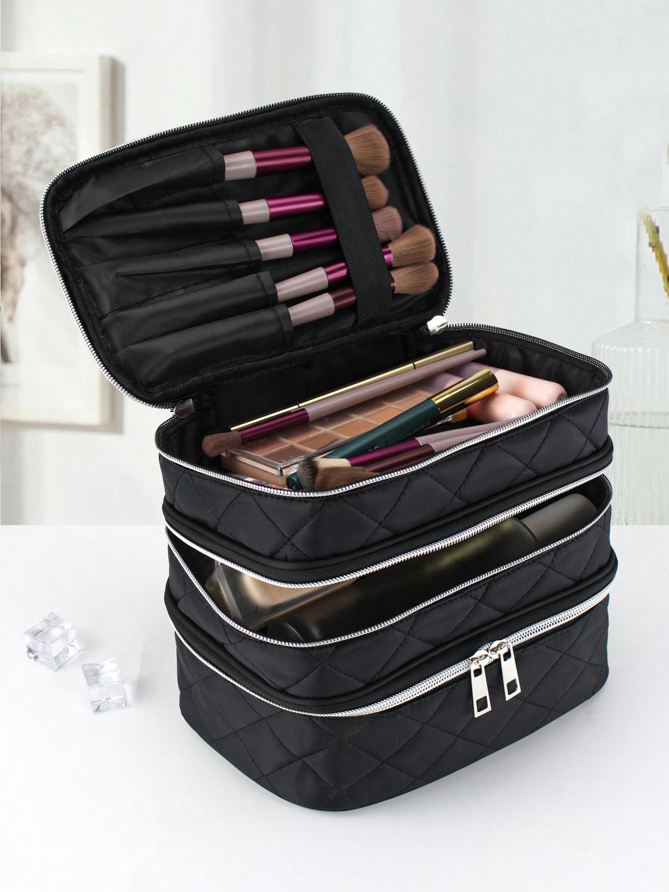 حقيبة تخزين مستحضرات التجميل ذات القسم الثلاثي الك...