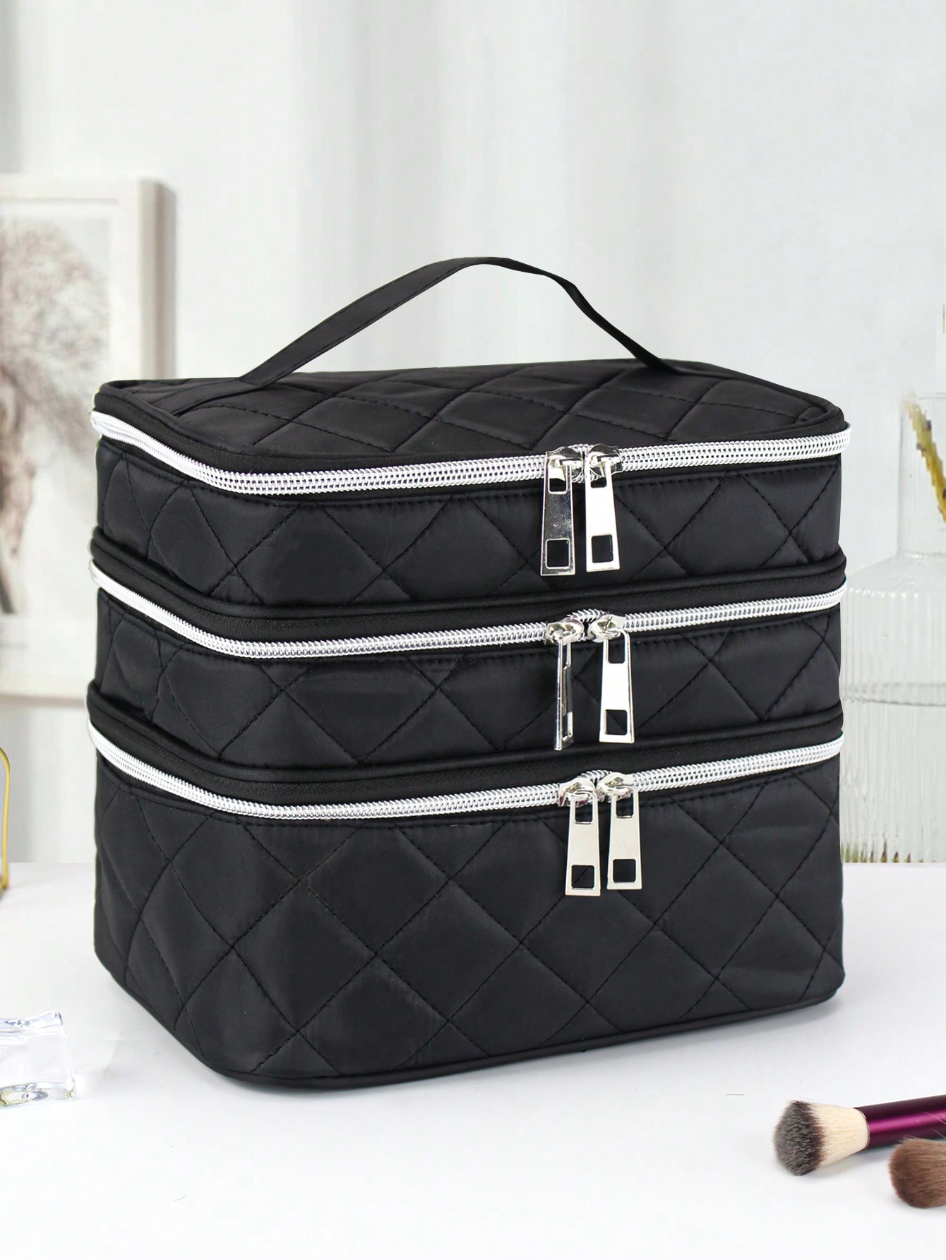 حقيبة تخزين مستحضرات التجميل ذات القسم الثلاثي الك...