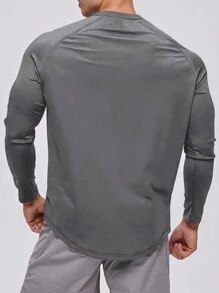 Manfinity Sport Corelite 男友风格男士长袖运动 T 恤，带字母印花，健身上衣 - 灰色 - 查看 2