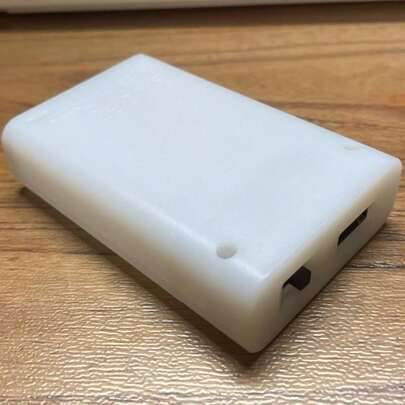 1入組usb母口3節aa電池盒子,白色,可容納4.5-5v Usb Led燈帶、仙女串燈、窗簾燈和其他帶蓋和開關的設備