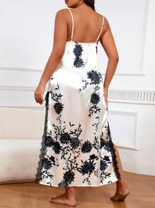 Camisón de satén con estampado floral, encaje de contraste y abertura en el muslo, vestido largo