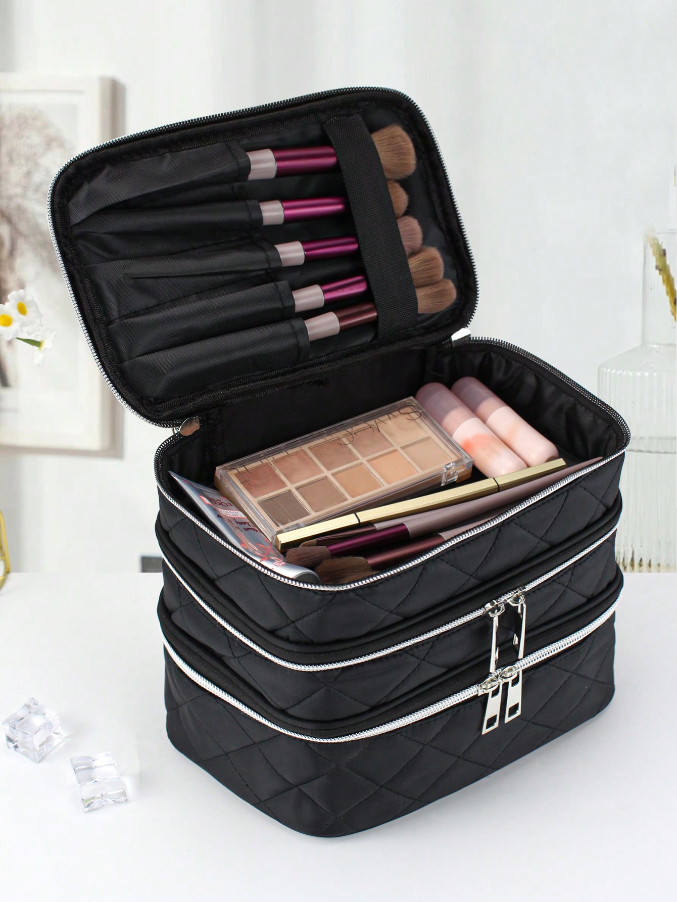 حقيبة تخزين مستحضرات التجميل ذات القسم الثلاثي الك...