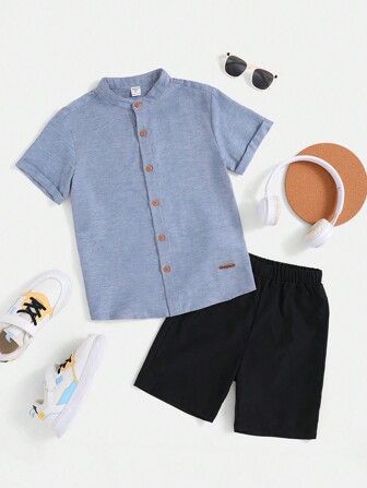 SHEIN Set van tween-jongensshirt met enkele rij knopen en korte broek met opstaande kraag, zomeroutfits