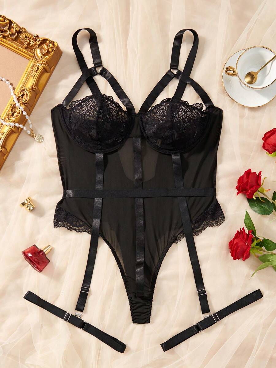 大碼蕾絲拼接網紗背帶吊帶襪內衣套裝 - 黑色 - 查看 1