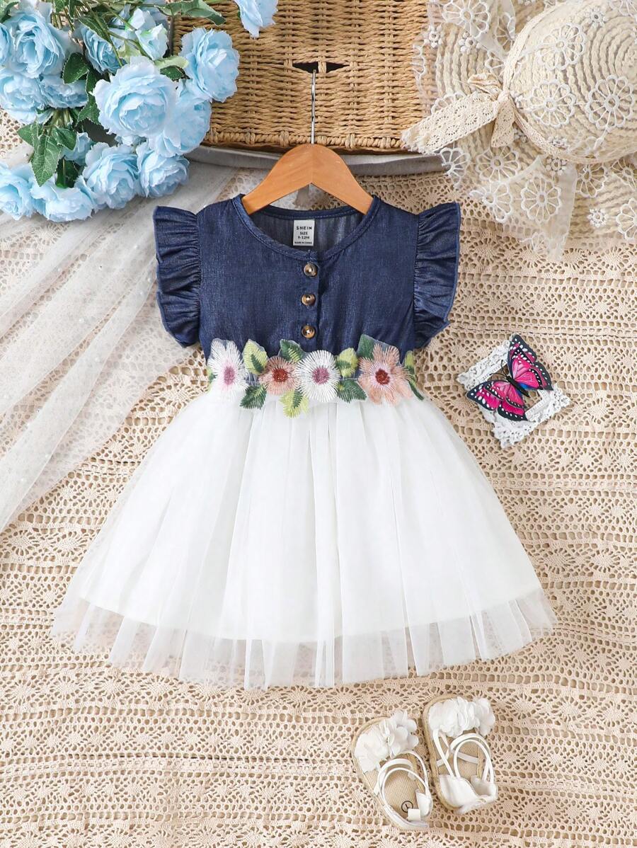 Elegantes, Schönes Und Süßes Kleid Für Babys Mit Netzsaum Und 3d-blumenverzierung