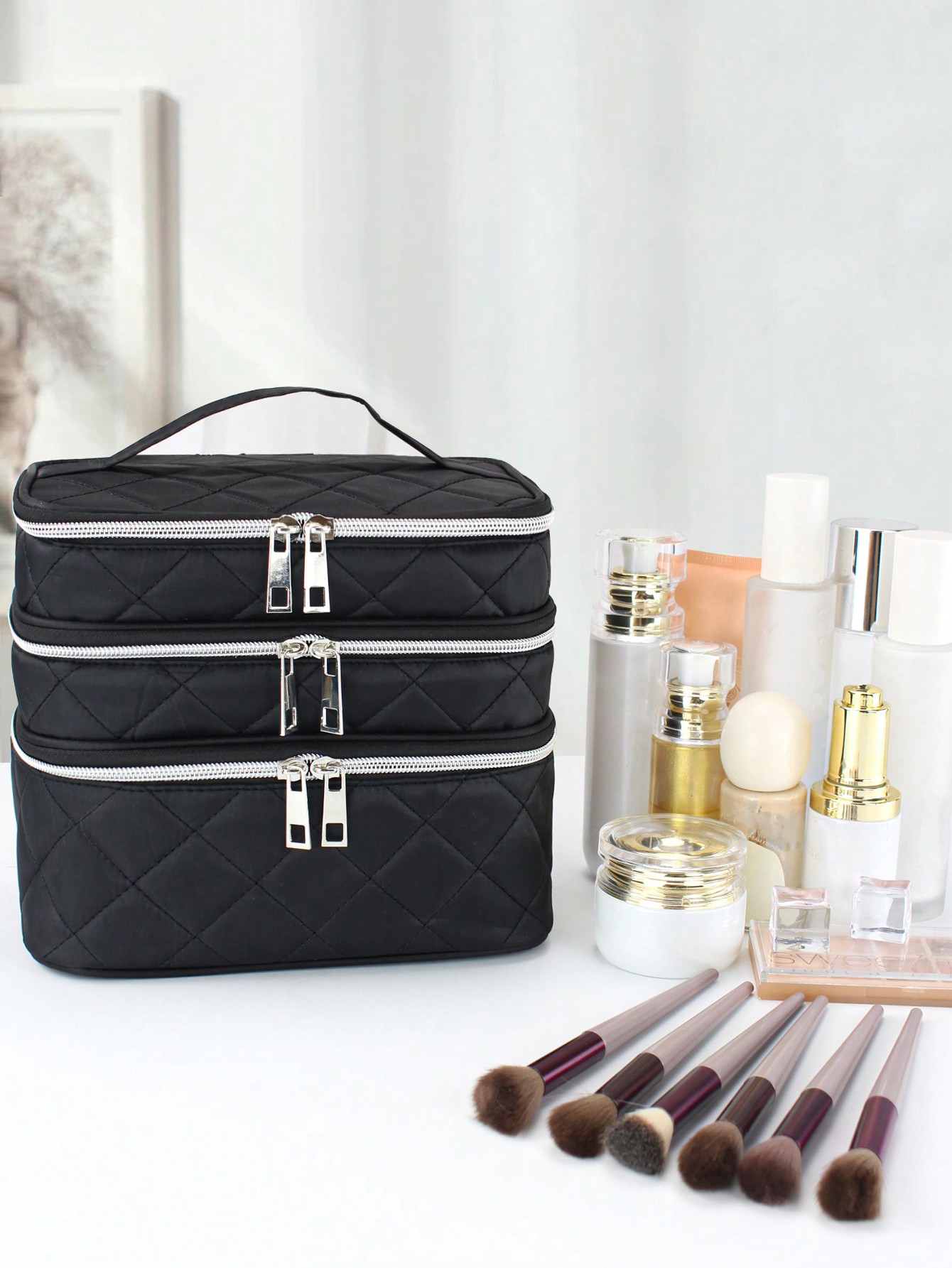 حقيبة تخزين مستحضرات التجميل ذات القسم الثلاثي الك...