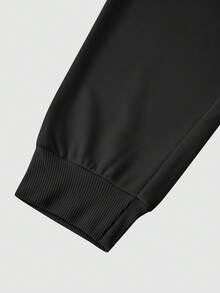 Manfinity LEGND 男士束口褲帶牛仔褲，裝飾貼布 - 黑色 - 查看 4