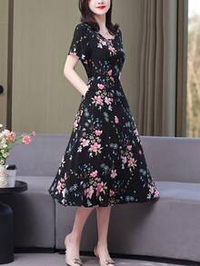 新款花卉印花超大圆领短袖休闲女式夏季连衣裙