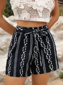 Anewsta 黑白條紋配帶蕾絲下擺短褲 - 黑與白 - 查看 7