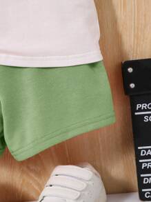 SHEIN Bebis Pojkar Tecknad Film Bokstavstryck Runda Hals T-shirts Med Regelbunden Shorts Set - Grön - Visa 4