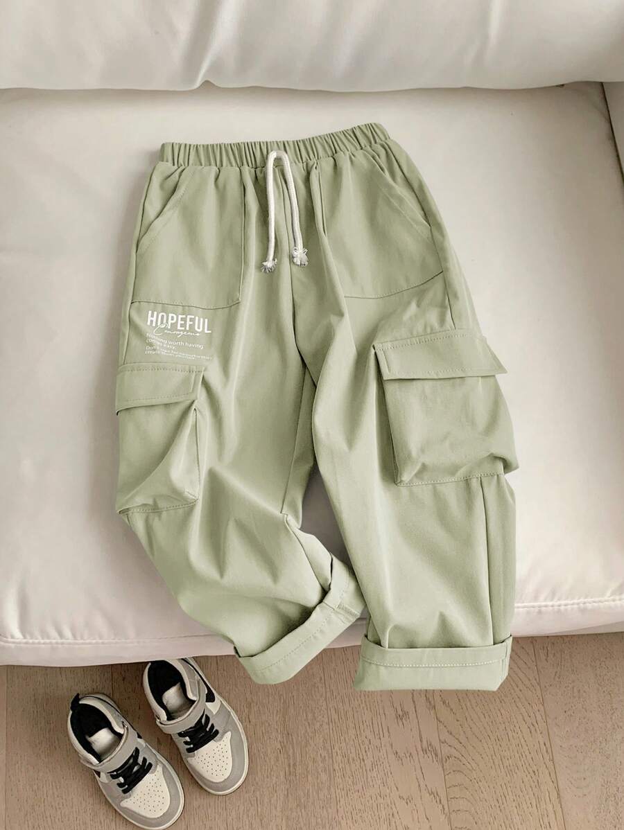 SHEIN Young Boy Casual Sports Streetwear White Loose Pants With 3d Pockets And Cute English Print, Suitable For Daily Wear, School, Sports, Travel, Outdoors In Spring And Summer - Green - View 1