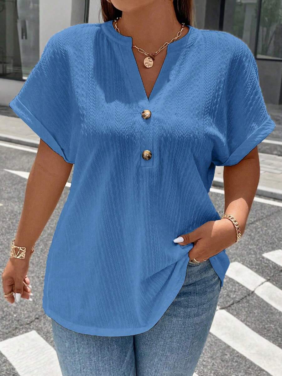 SHEIN LUNE 大碼女性v領蝙蝠短袖t恤,帶剪裁細節 - 淺藍色 - 查看 1