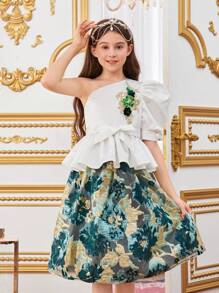 SHEIN Ensemble Pour Filles Préadolescentes, Mignon, Style Palace Vintage, Décoration Florale En 3d, Top Épaule Oblique Avec Manches Bouffantes Et Jupe Évasée En Jacquard - Vert - Voir 3