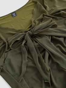 SHEIN MOD Camiseta de malla elástica para mujer de talla grande, verde, con diseño de 2 en 1 en el frente y detalle de lazo