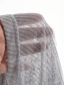 Dazy Star 女士大圓領下肩長袖上衣,上面有字母補丁 - 灰色 - 查看 8