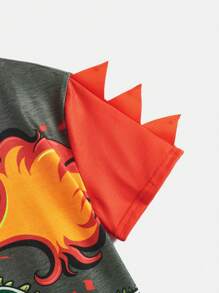 SHEIN Camiseta de dinosaurio de ajuste holgado y cómodo con gráfico y diseño de bloques de color para niño preadolescente