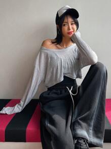 Dazy Star 女士大圓領下肩長袖上衣,上面有字母補丁 - 灰色 - 查看 5