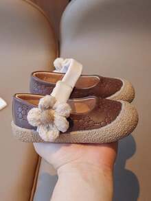 女孩子穿的棕色花卉刺繡和花朵裝飾的交叉帶舒適平底鞋,買得起的公主風格 - 棕色 - 查看 1