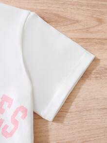 SHEIN Conjunto para niña preadolescente de dos piezas con camisa impresa con patrones de letras y números y falda plisada de unicolor - Rosa vieja - Ver 3