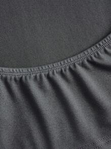 SHEIN EZwear Set de 3 camisetas ajustadas de mujer de manga corta, cuello redondo, sin espalda, en colores negro, blanco y gris, de estilo minimalista y casual, adecuadas para el verano