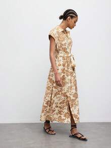 Maija 2026 Robe décontractée à imprimé floral avec boutons pour femmes, printemps/été. Ouverture centrale avec boutons, col châle et manches courtes, ceinture à la taille. Robe d'été pour plage et vacances - Nude - Voir 8
