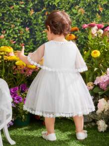 SHEIN Set van witte satijnen geborduurde mouwloze mesh-jurk voor babymeisjes met mesh-sjaal