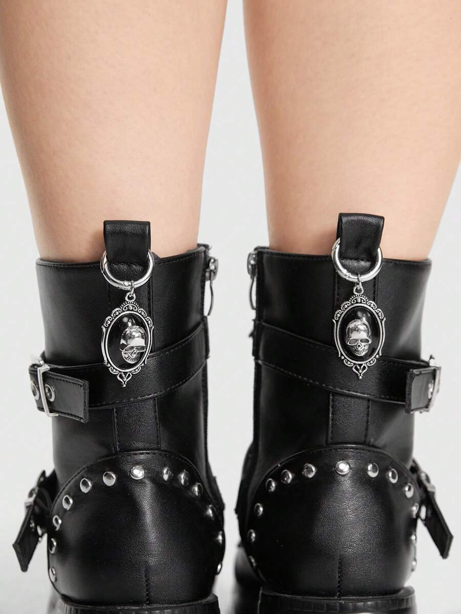 ROMWE 2pcs Gothic & Dark Skull Pendant Shoe Decoration - Black - View 1