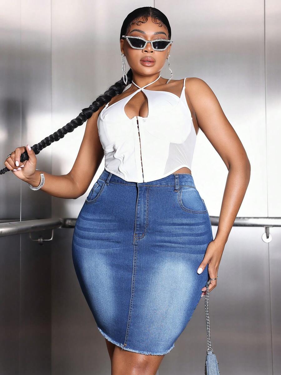 SHEIN SXY Kích thước lớn Của phụ nữ Váy Denim Với Túi Và Frayed Hem - Rửa trung bình - Xem 1